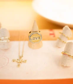 Hot Bague Chevaliere Love Or Jaune Saphirs Blancs Femme Bagues