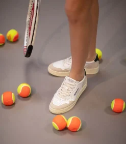 New Baskets Medalist Low En Daim Et Cuir Blanc Et Mount Femme Baskets