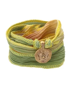 Bracelet En Soie A Nouer Et Charm Buddha Feet En Bronze Femme Bracelets