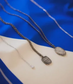 Discount Collier Character Shield Femme Colliers