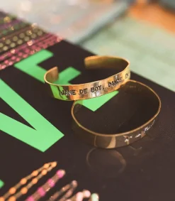 Hot Jonc En Laiton Grave Jane De Boy . Dance. Enjoy Femme Bracelets