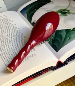 Hot Petite Brosse N.02 L'Indispensable Rouge Cerise Femme Accessoires Cheveux